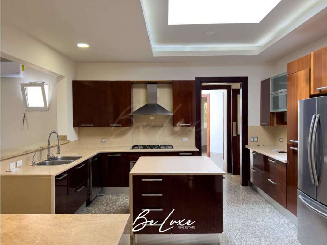 Luxury kitchen with granite countertops, island, skylight and stainless appliances Residencial Balmoral Panama