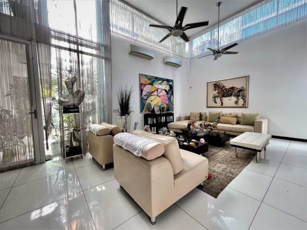 Bedroom with accent wall, large window, modern furnishings PH Minimal Houses Panama