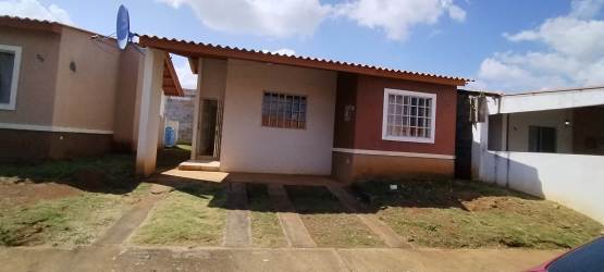 Spacious living dining open-plan area with tiled floor and sliding glass door, Cluster Los Castaños Panama