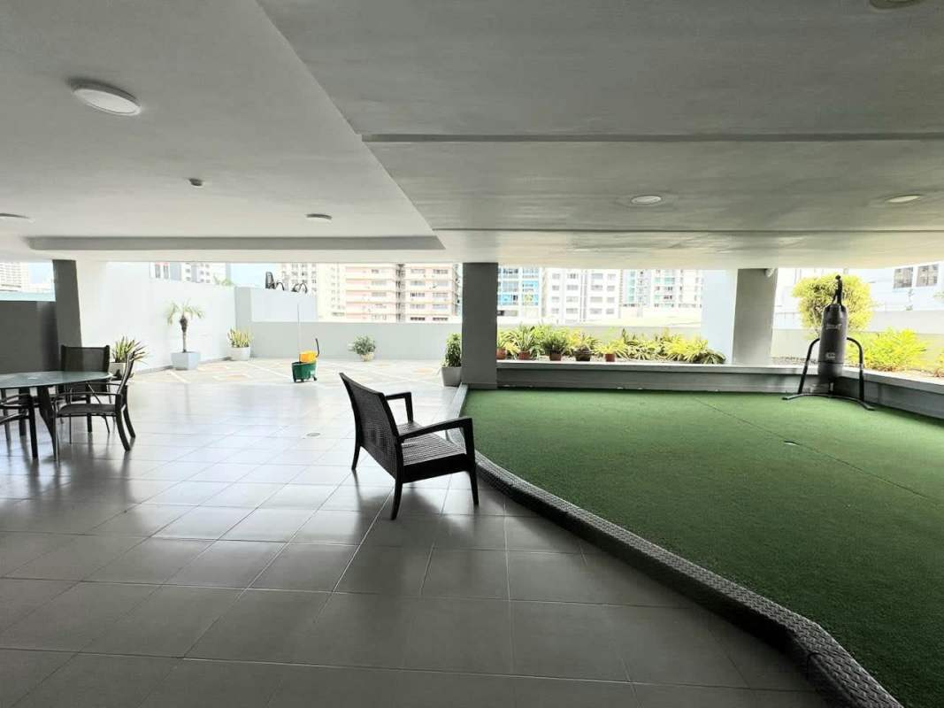 Skyline rooftop swimming pool with panoramic city views at PH Kubic El Cangrejo Panama