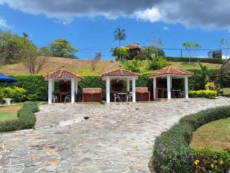 Scenic mountainous countryside backdrop behind Valle Village Panama land development