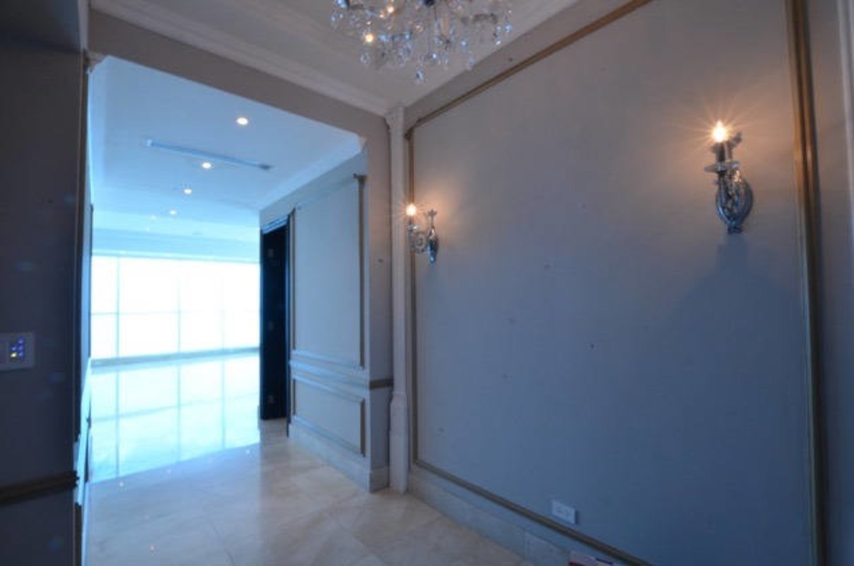 Large marble hallway with chandelier in penthouse PH Ocean Two Costa del Este