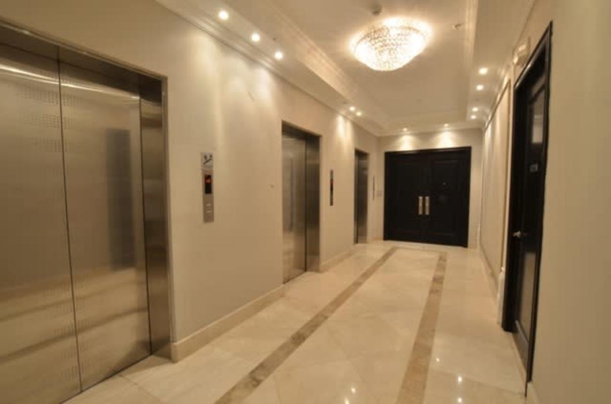 Penthouse lounge area with indoor bar, floor-to-ceiling panoramic windows PH Ocean Two