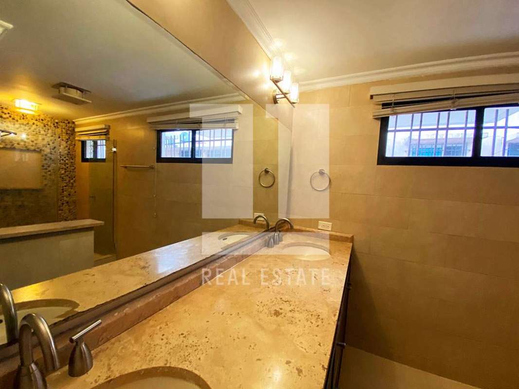 Bedroom interior wood ceiling fan floral wallpaper built-in wardrobe AC Dos Mares Panama