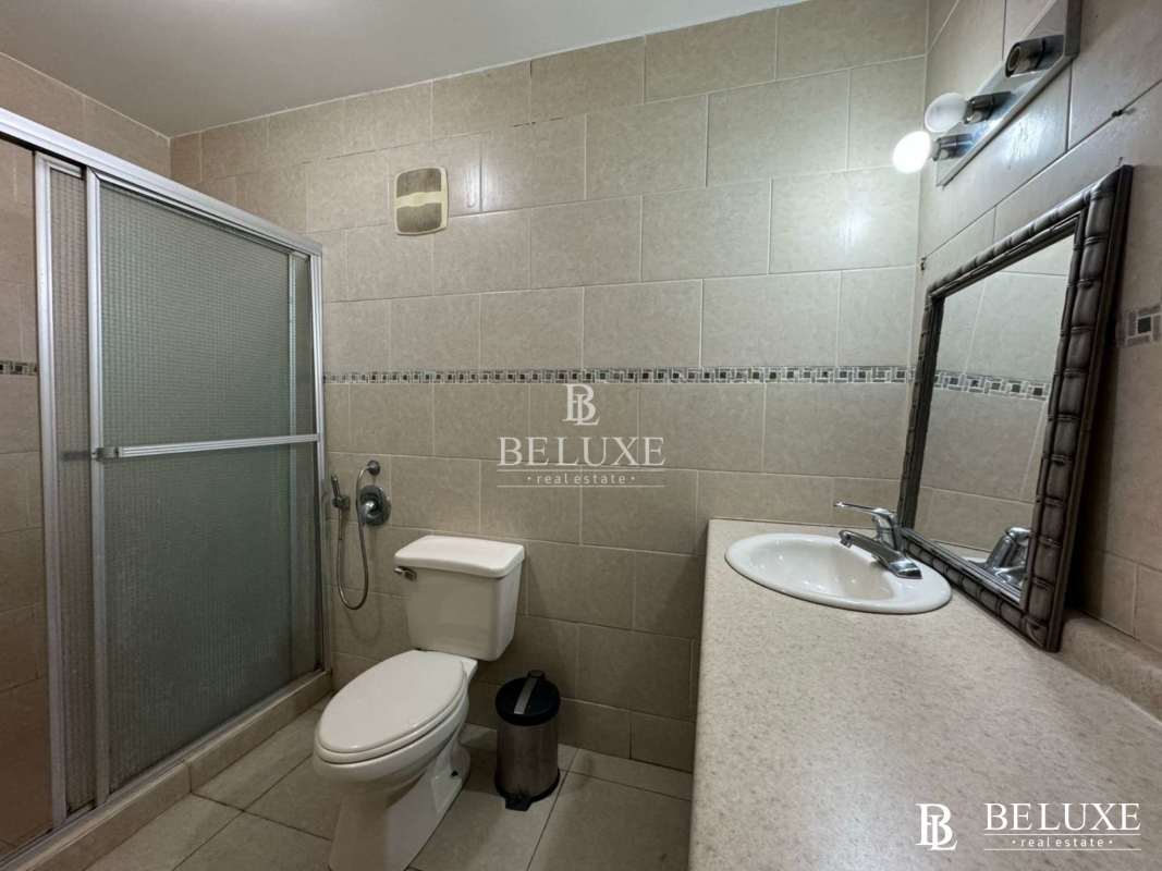 Contemporary bathroom with glass-enclosed shower in PH Oasis Tower Panama City