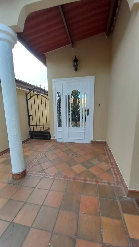 Single family house gated with driveway and covered porch Brisas del Golf
