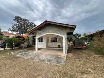 Spacious terrace with garden area in Affordable 2BR House for sale Chitre Panama