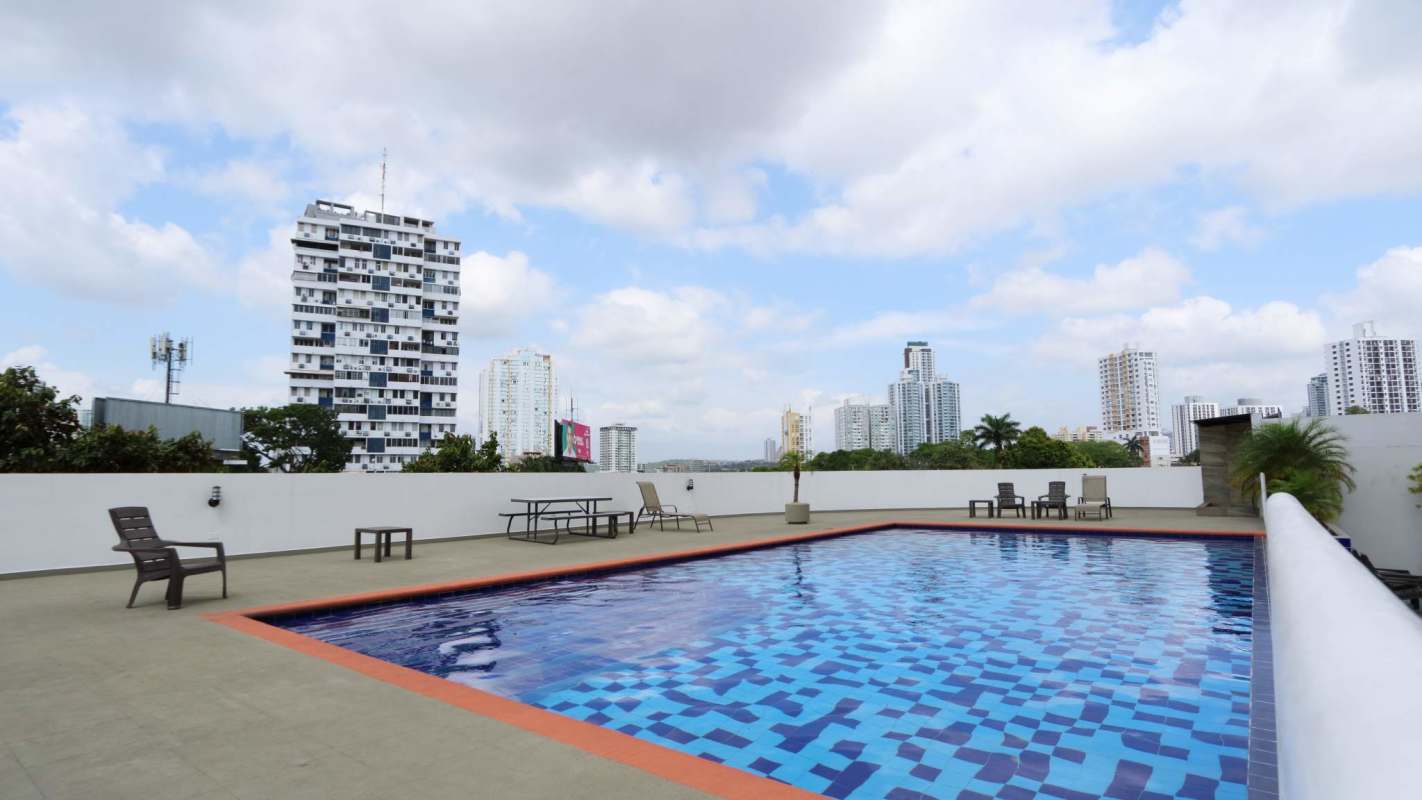 Rooftop outdoor swimming pool with skyline and ocean views PH Montemar San Francisco Panama