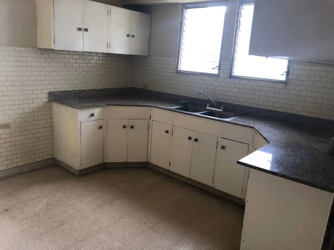 Street corner location of PH HC with surrounding cityscape El Carmen Panama