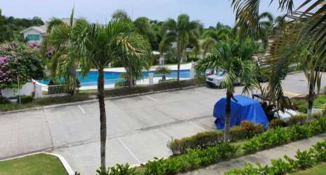 Landscaped tropical pool area with palm trees PH Bijao Beach Residences Panama