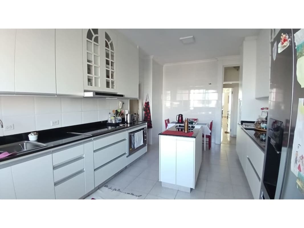 Modern dining area with panoramic ocean and city views in PH Vista Marina luxury condo Panama