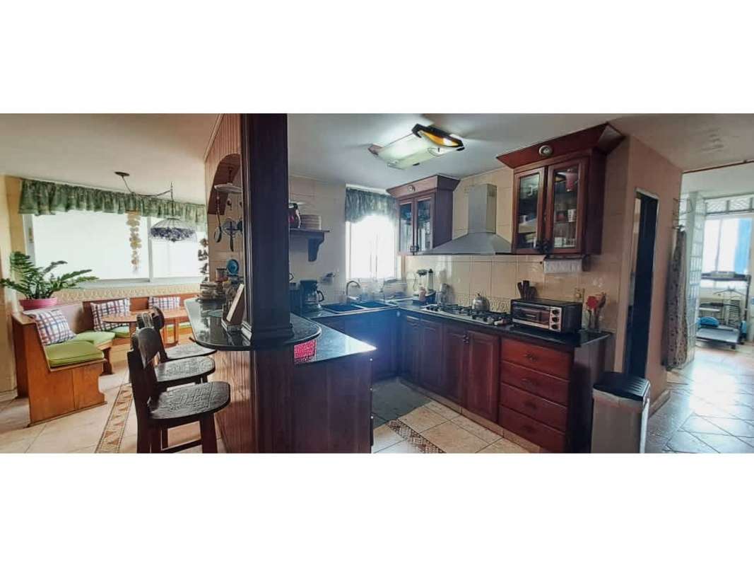 Granite countertop kitchen with bar and breakfast nook in PH Ritz Punta Paitilla Panama