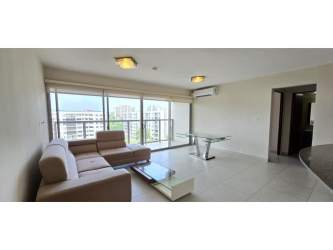 Modern granite kitchen with breakfast bar PH Midrise Woodlands Panama Pacifico