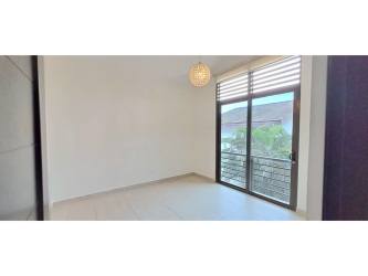 Covered outdoor terrace with Jacuzzi and garden at PH Nativa Panama Pacifico