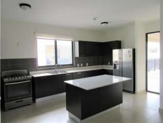 3BR Investment Condo with Balcony & Pool in Panamá Pacífico