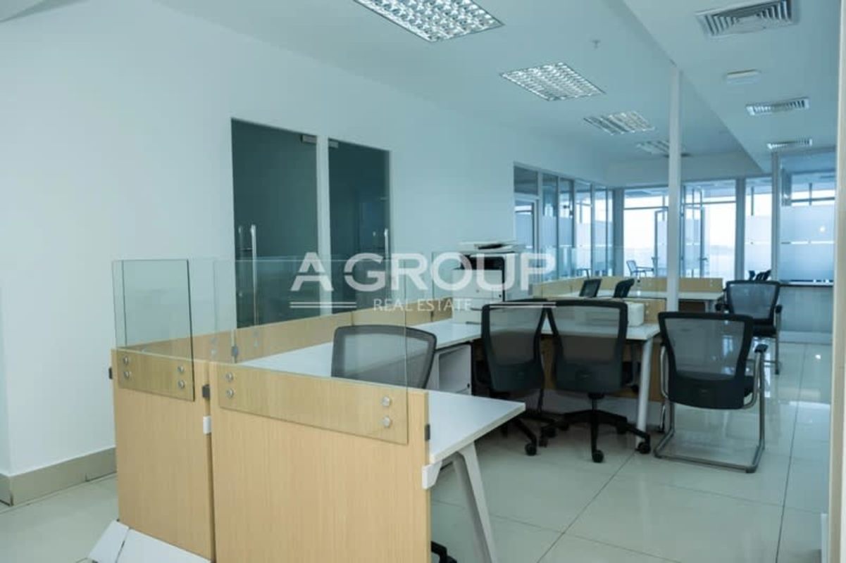Open-plan workspace with glass partitions, modern desks and chairs at PH BICSA Financial Center Panama