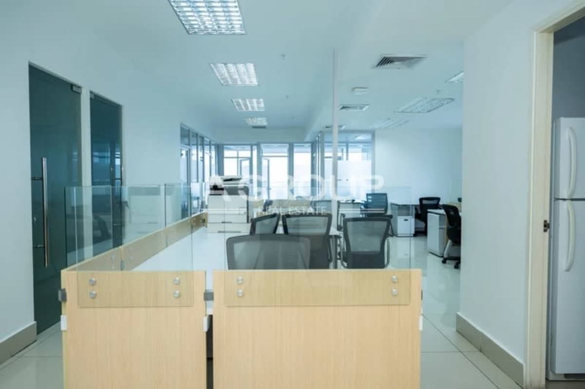 Modern executive office space with large windows & ocean view PH BICSA Tower Panama City