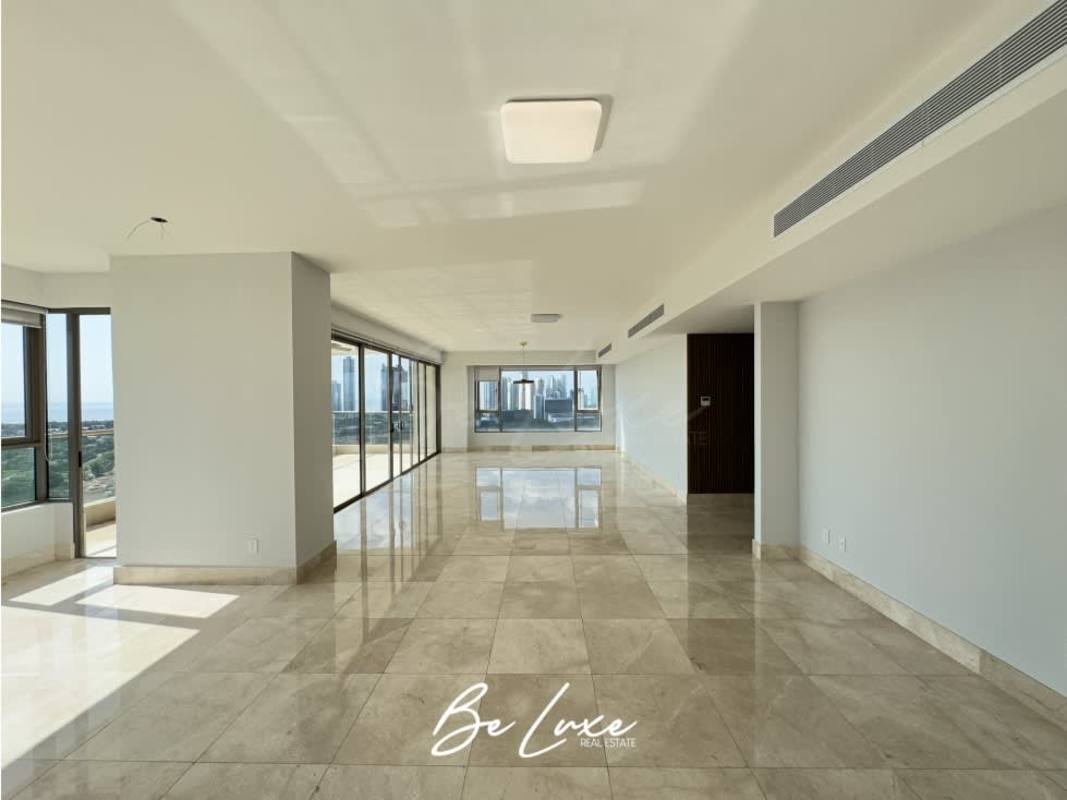 Master bedroom with marble floors, floor-to-ceiling windows and city skyline view in PH Green Garden Panama