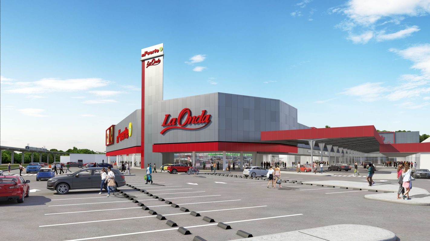 Large parking area with access routes at Plaza La Onda commercial shopping center Panama City