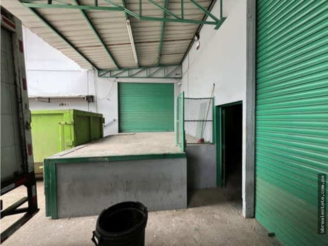 Warehouse loading dock area with freight lift and ramp in commercial property Panama City