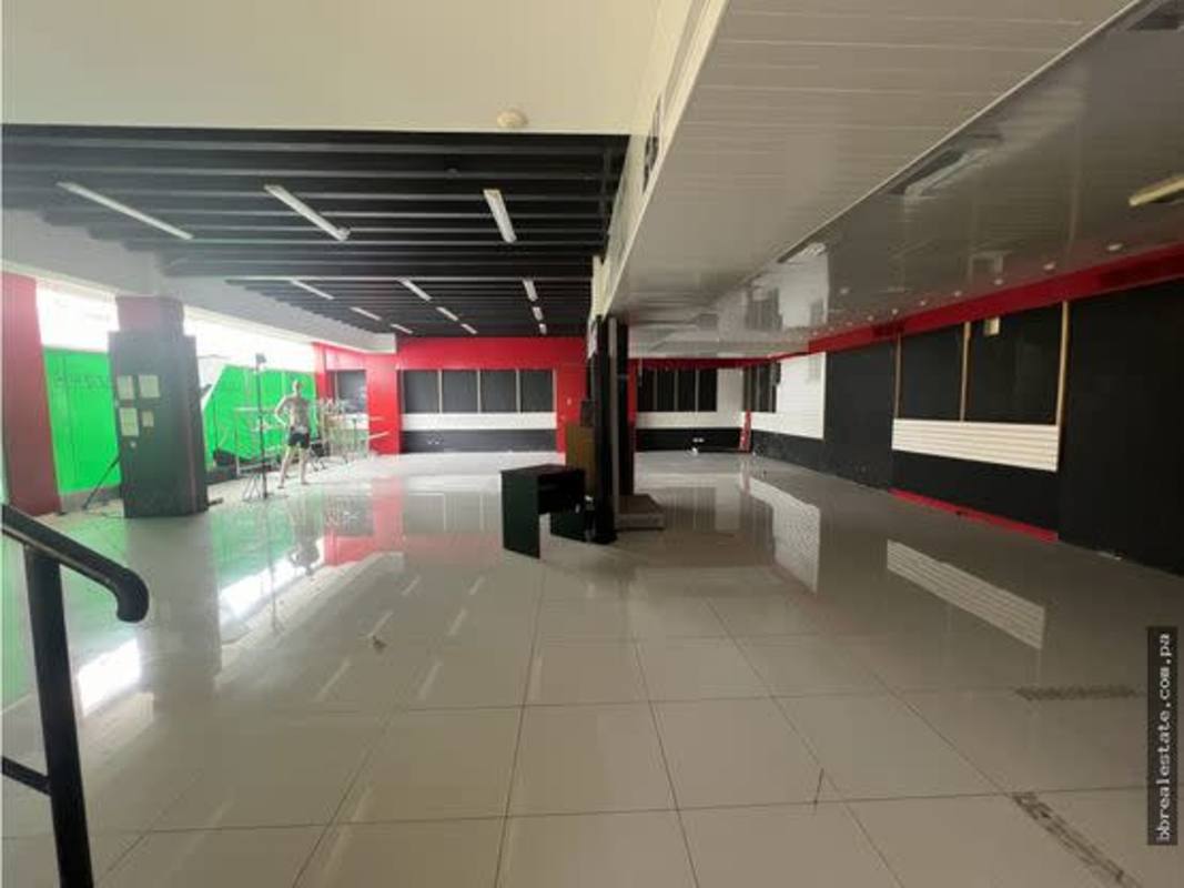 Ground floor showroom modern finishes in Costa del Este business zone Panama