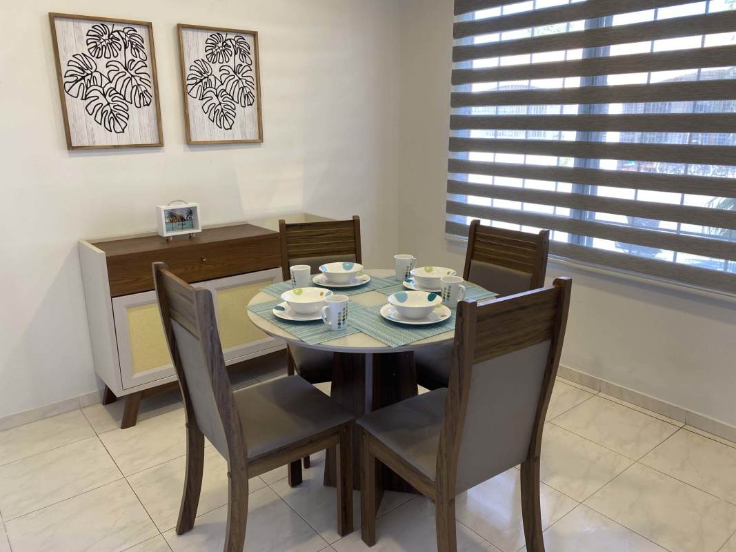 Compact study office corner with desk in Don Bosco Mediterráneo house rental