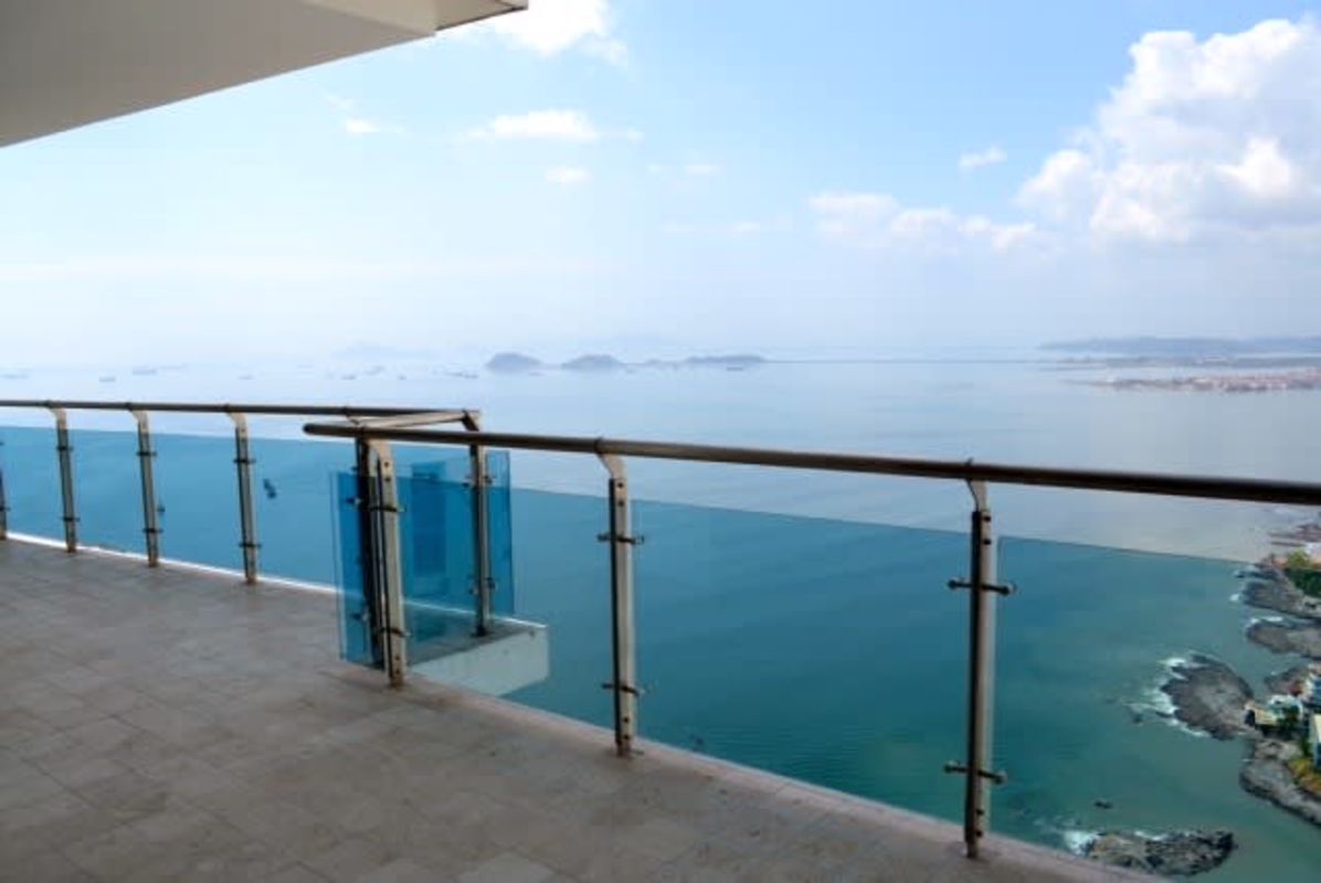 Oceanfront terrace of penthouse apartment PH Aqualina in Punta Pacifica Panama City