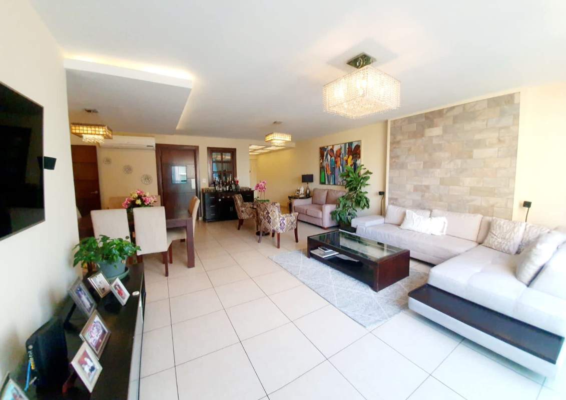 Contemporary kitchen with granite countertops, stainless appliances PH Parkside Panama