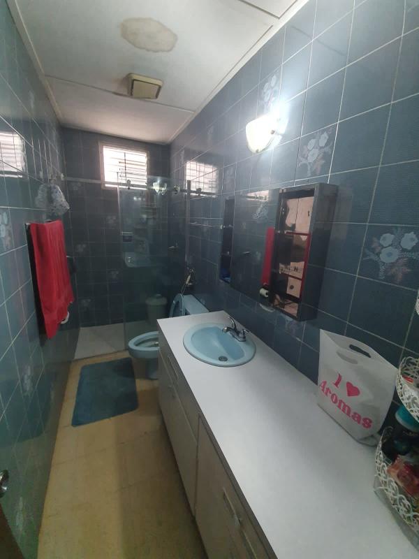 Traditional bathroom with glass enclosed shower El Dorado Panama house