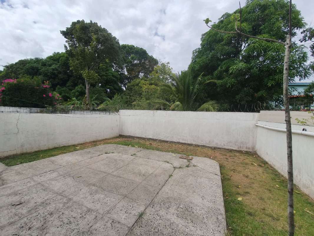 Fenced backyard with patio in house for sale in El Dorado Panama