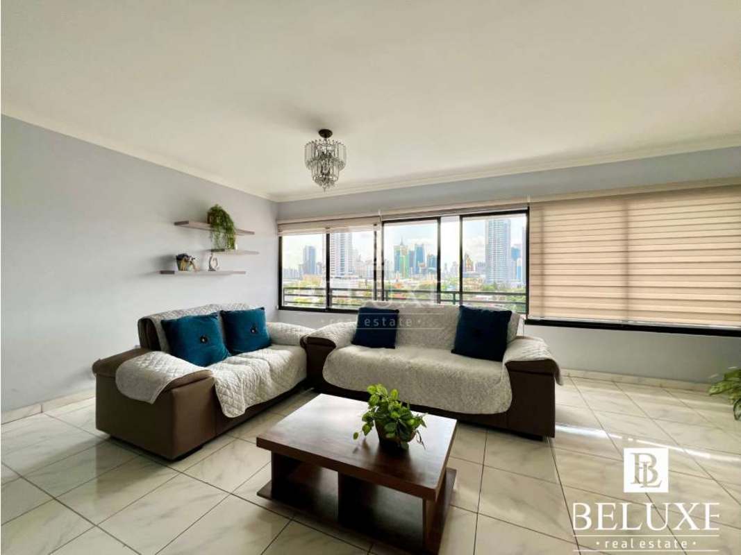 Living area with bright windows, tiled flooring, comfortable seating PH Country Park Panama