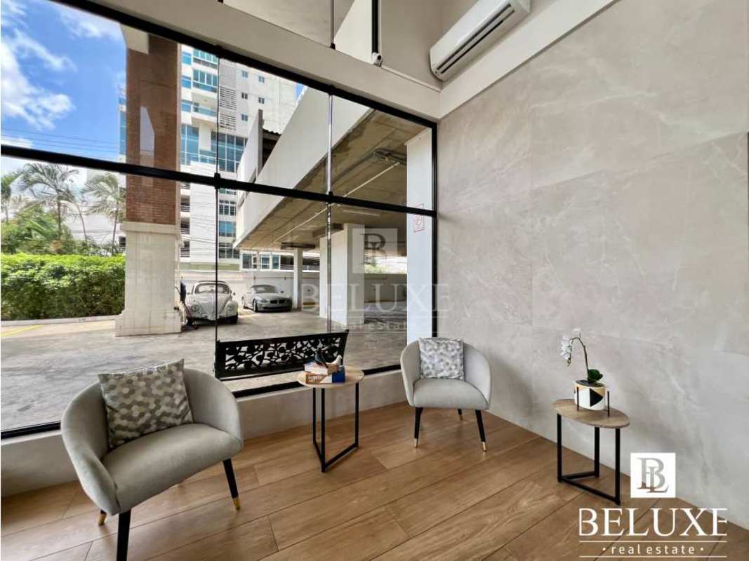 Modern lobby with seating and large glass windows at PH Country Park Panama