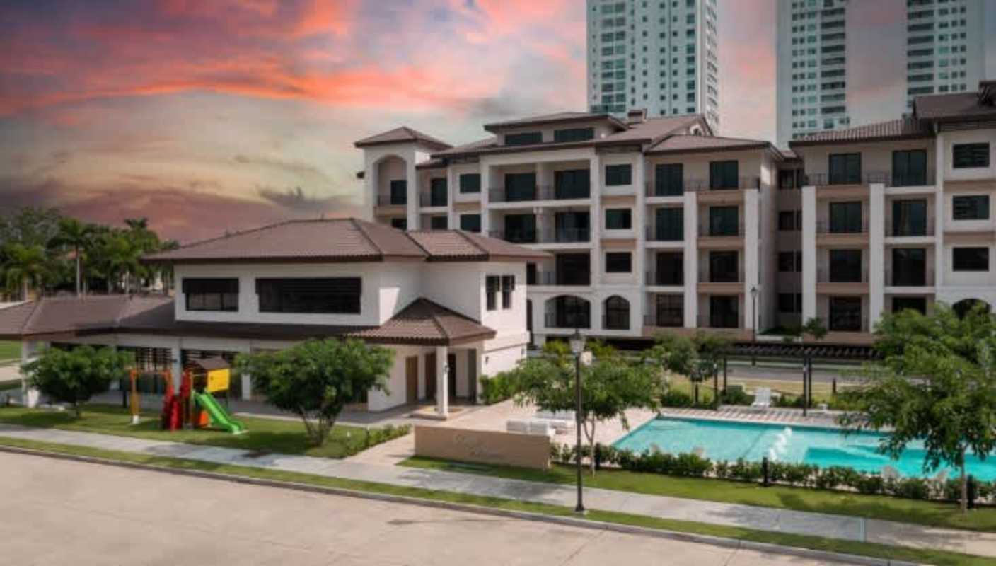 Luxurious bedroom with large windows and ensuite bathroom PH Casa Bianca Panama