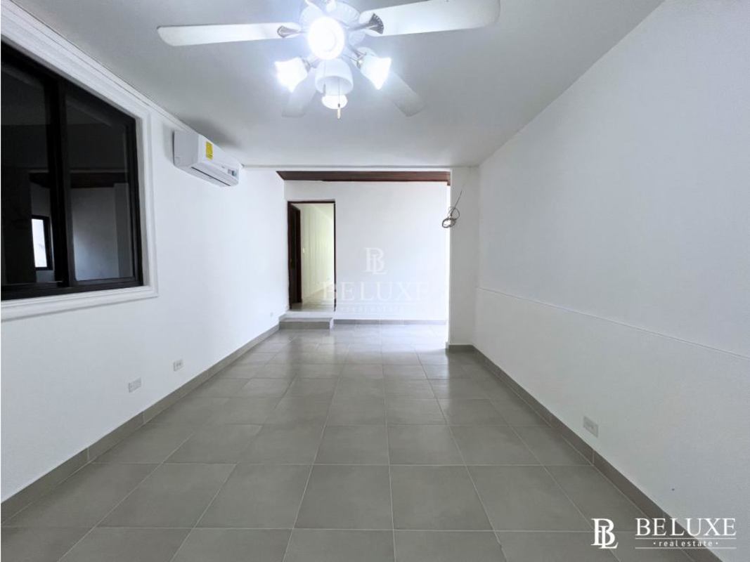 Large master suite with built-in closet and jacuzzi tub Punta Paitilla Panama house sale