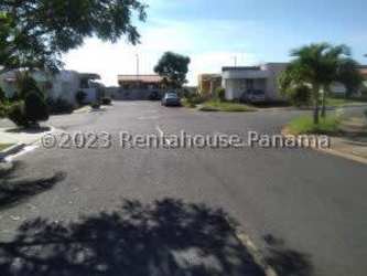 Single-story house with front porch driveway tiled yard Residencial La Roca La Chorrera
