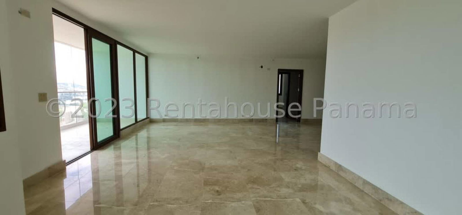 Large terrace balcony with glass rail panoramic golf and city sunset views PH The Colonial Panama