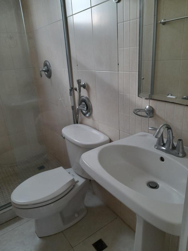 Bedroom with closet ceiling fan vertical blinds PH Plaza Edison Panama