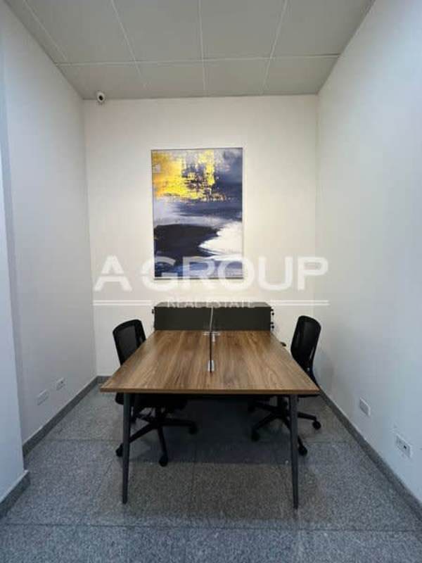 Minimalist meeting room with marble table and mesh chairs PH Habitats Plaza Calle 50