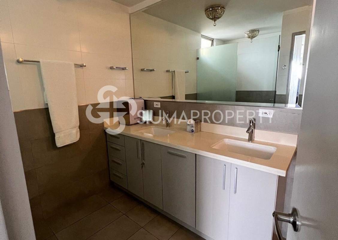 Modern bedroom panoramic windows city skyline view PH Marbella Tower 1 Panama