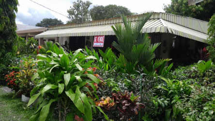 Front view traditional house awning garden for sale Penonomé Coclé Panama