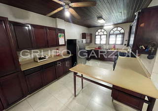 Detached House for Sale in San Francisco - 5 bedrooms