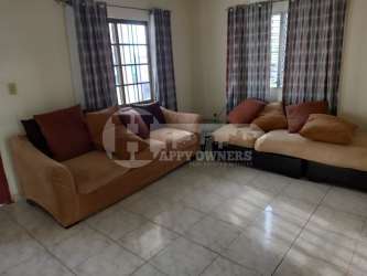 Bedroom featuring built-in wardrobe, tiled floor and natural light in Chitré house
