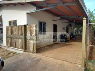 Hall corridor with tile floor, neutral walls leading to garden area in house Urbanización Jalisco Chitré