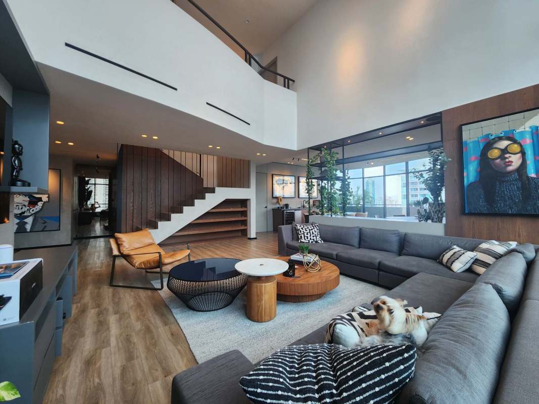 Bright contemporary living space with large windows, elegant design PH Torre del Parque Punta Paitilla