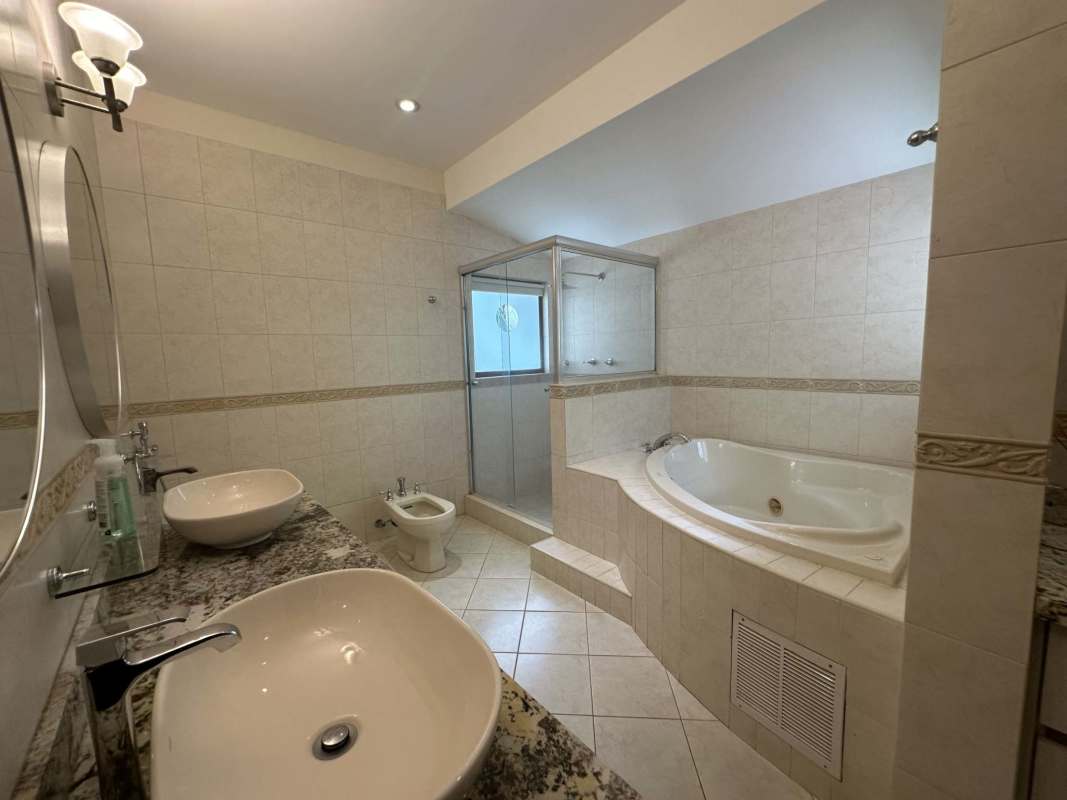 Luxury master bathroom with jacuzzi, double vanity luxury estate Panama