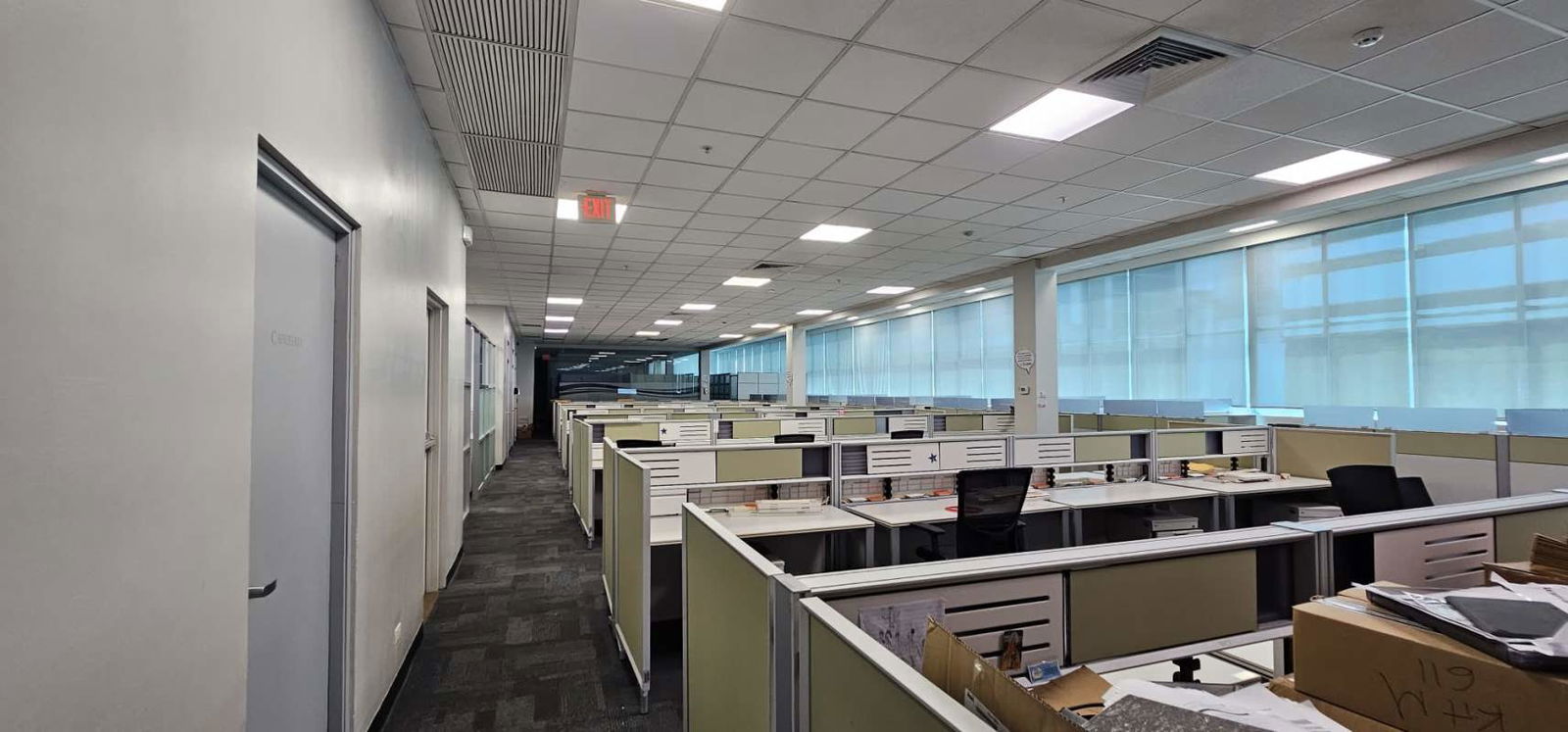 Cubicles and workstations inside PH Banking Plaza Banking District Calle 50 Obarrio Panama