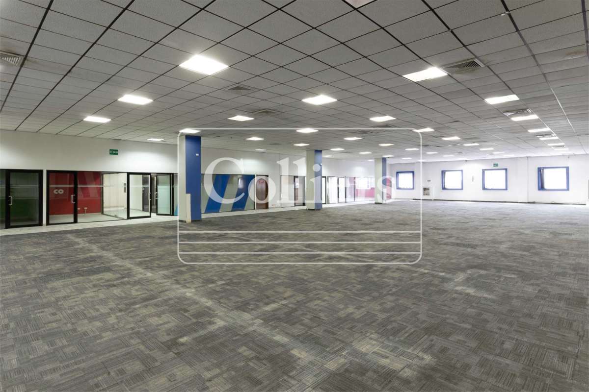 Flexible spacious commercial unit interior ideal for retail or office at Plaza Agora Chanis for rent