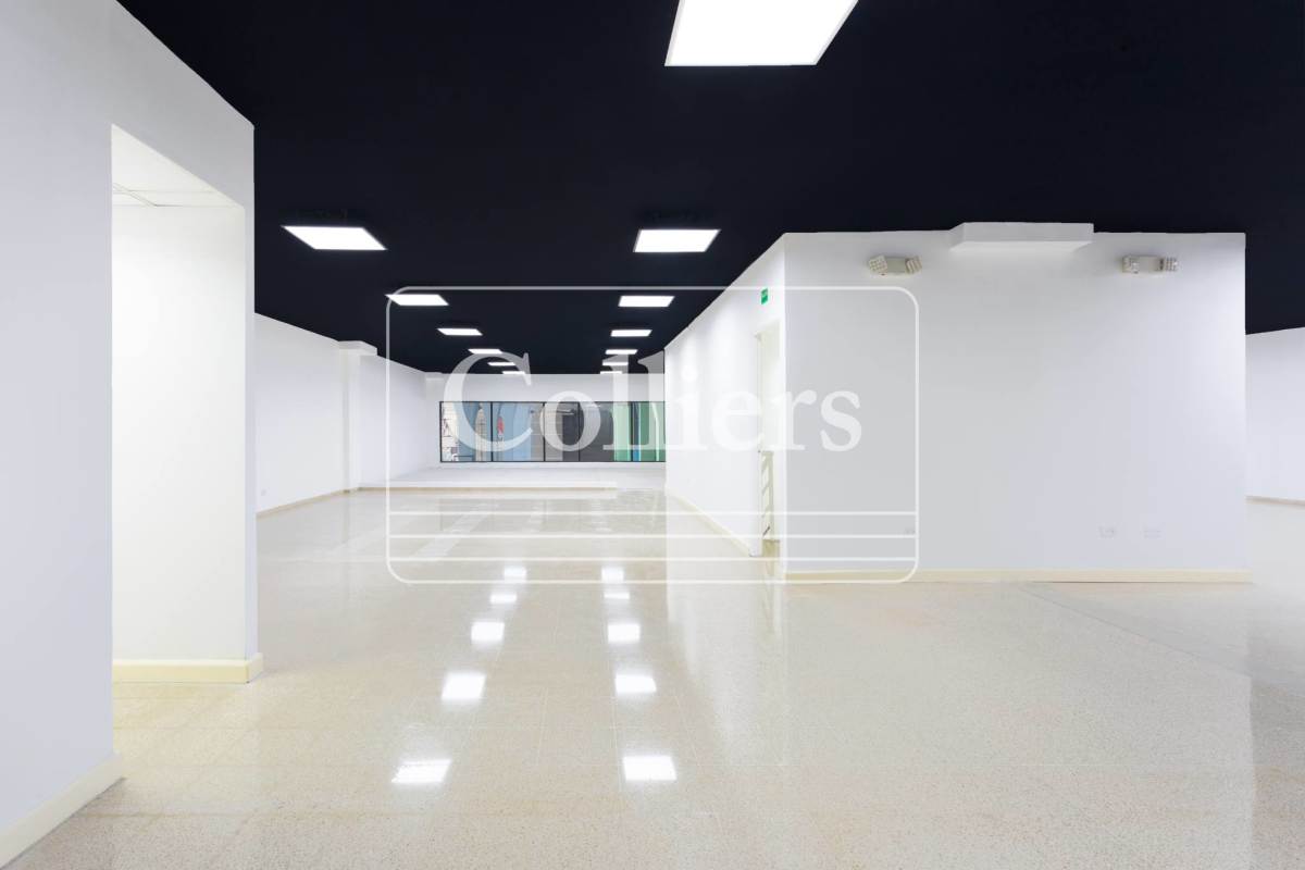 Spacious open floor with polished tile and black ceiling Plaza Ágora Chanis Panama