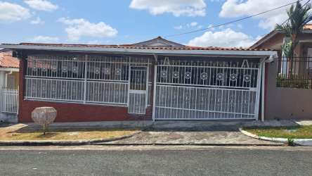 Contemporary kitchen with storage cabinets Green Village Arraiján Panama