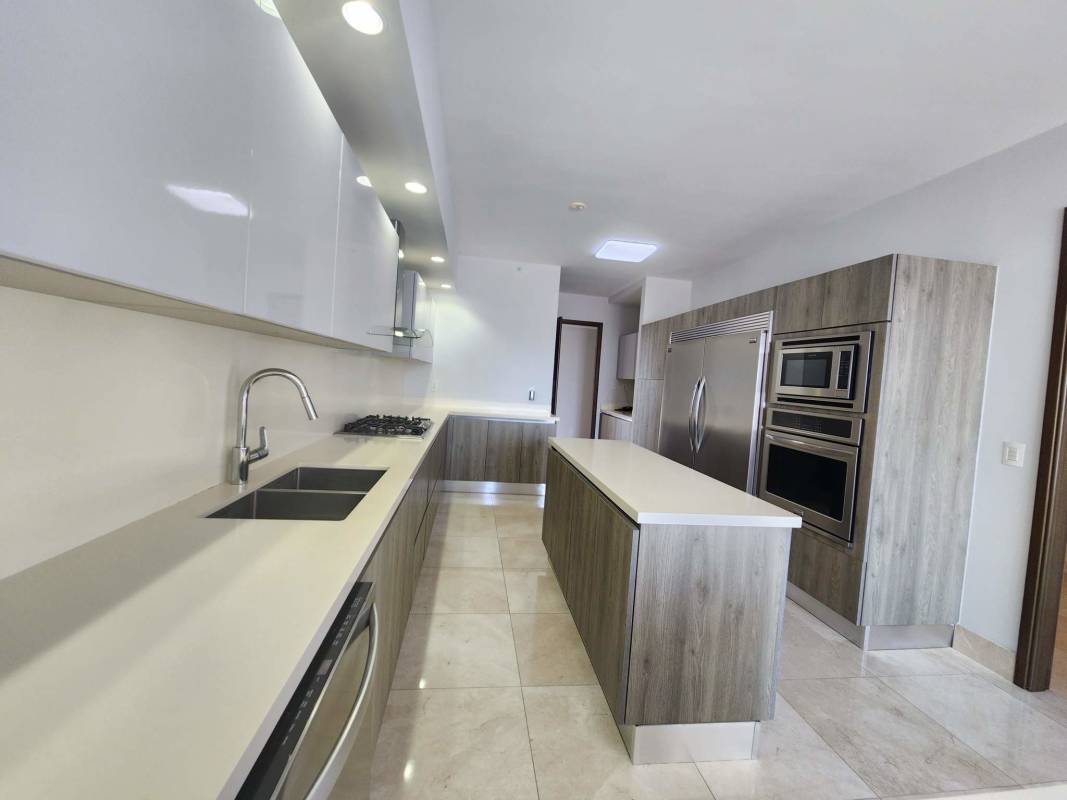 Luxury kitchen with island, stainless appliances, quartz counters in Green Garden Santa María Panama City